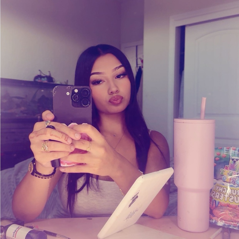 Meet your Posher, 𝐿𝒾𝓁𝓁𝒾𝒶𝓃𝒶